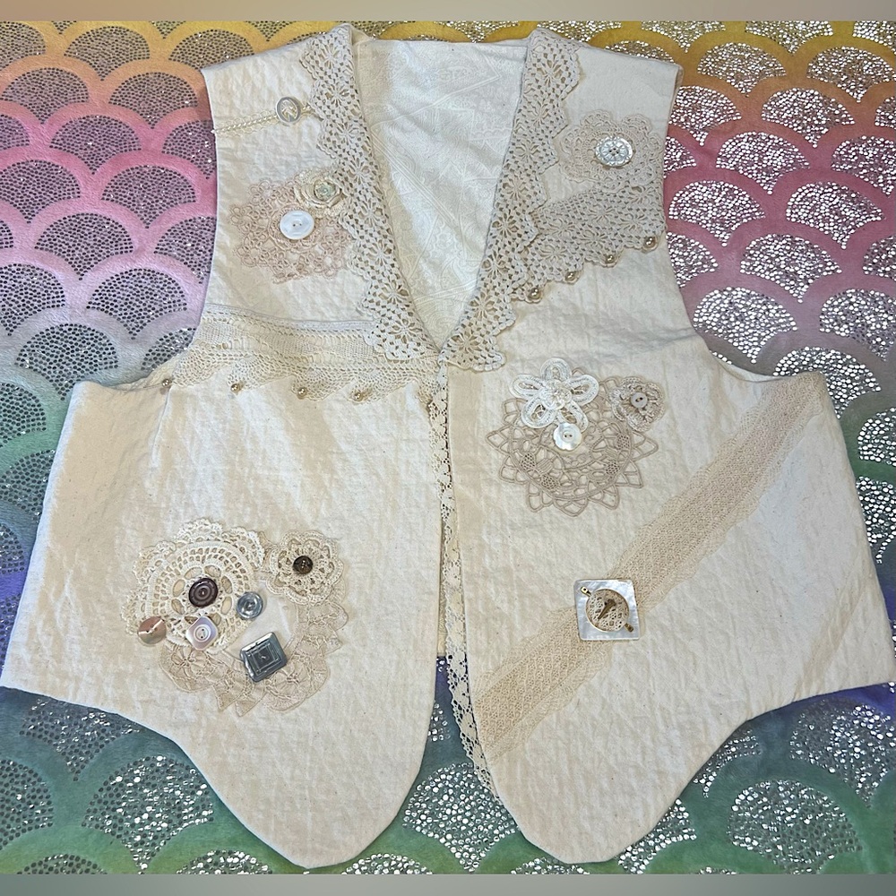 Vintage Handmade Grandmacore Cream Colored Vest Size Medium/Large